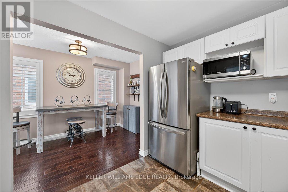 616 Iris Court, Burlington, Ontario  L7L 7A1 - Photo 12 - W12540842