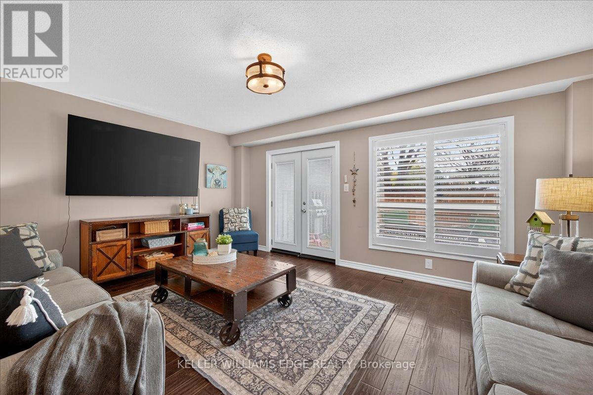 616 Iris Court, Burlington, Ontario  L7L 7A1 - Photo 14 - W12540842