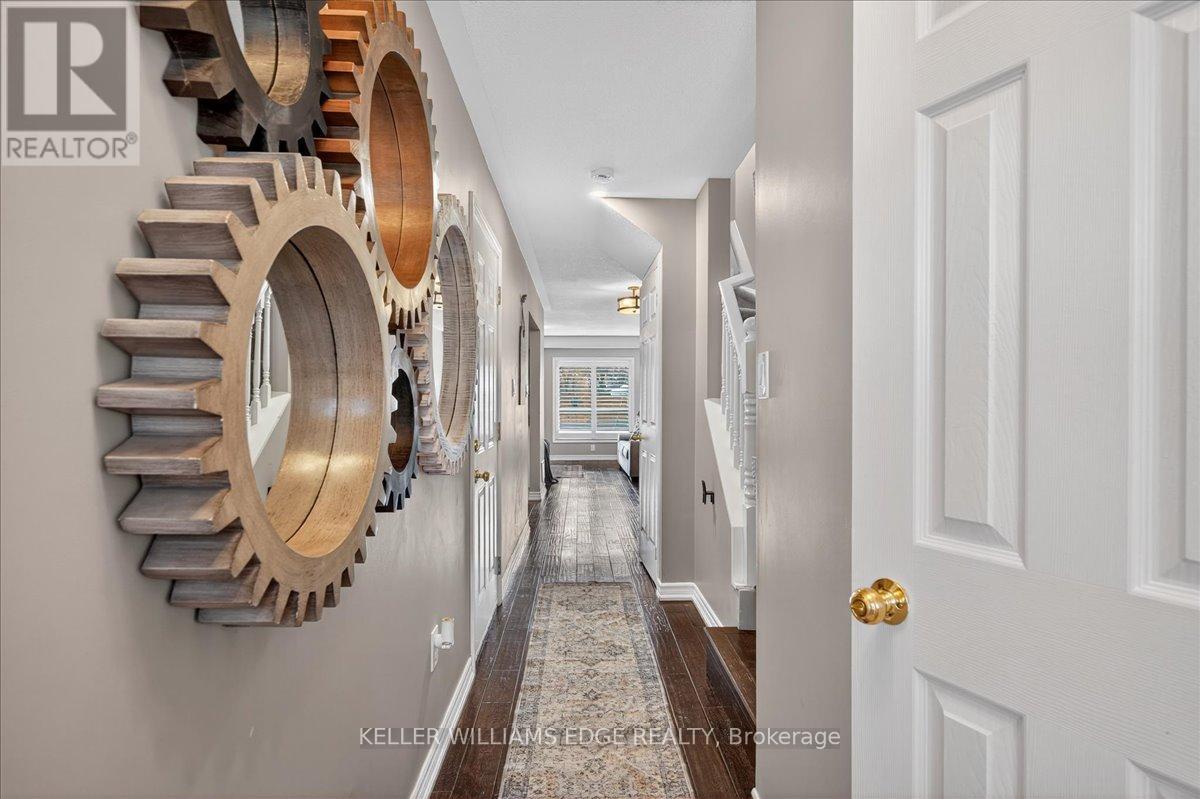 616 Iris Court, Burlington, Ontario  L7L 7A1 - Photo 5 - W12540842