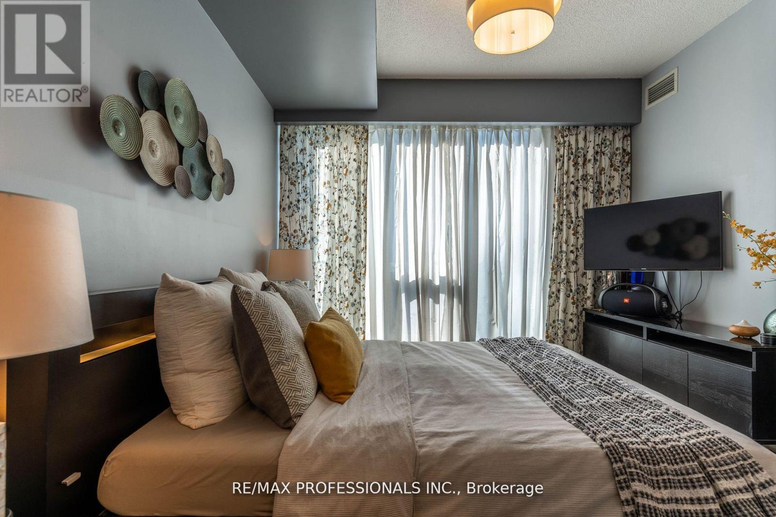 203 - 58 Marine Parade Drive, Toronto, Ontario  M8V 4G1 - Photo 5 - W12540870