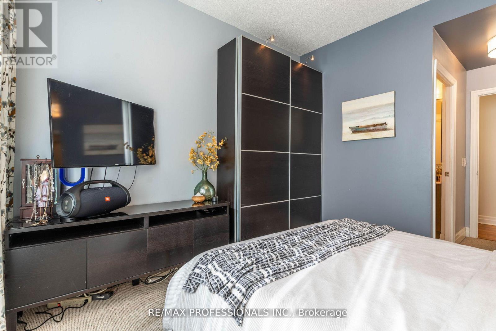 203 - 58 Marine Parade Drive, Toronto, Ontario  M8V 4G1 - Photo 8 - W12540870