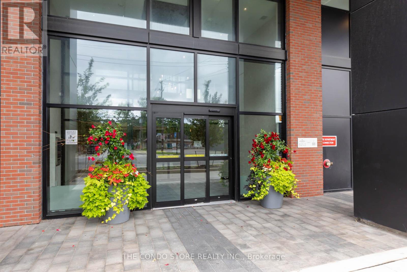 524 - 2300 St. Clair Avenue W, Toronto, Ontario  M6N 1K8 - Photo 4 - W12540878