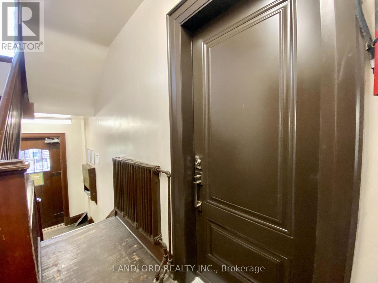 9 - 2520 Bloor Street W, Toronto, Ontario  M6S 1R8 - Photo 18 - W12540908