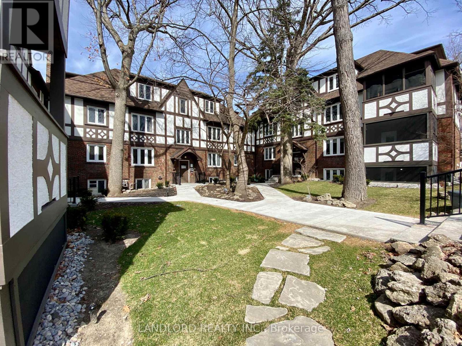 9 - 2520 Bloor Street W, Toronto, Ontario  M6S 1R8 - Photo 19 - W12540908