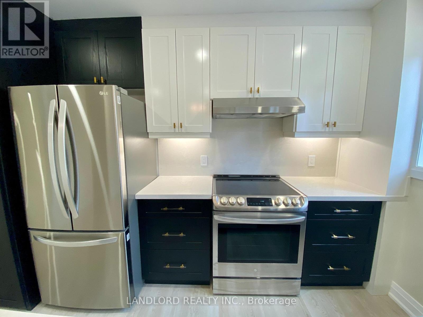 9 - 2520 Bloor Street W, Toronto, Ontario  M6S 1R8 - Photo 3 - W12540908