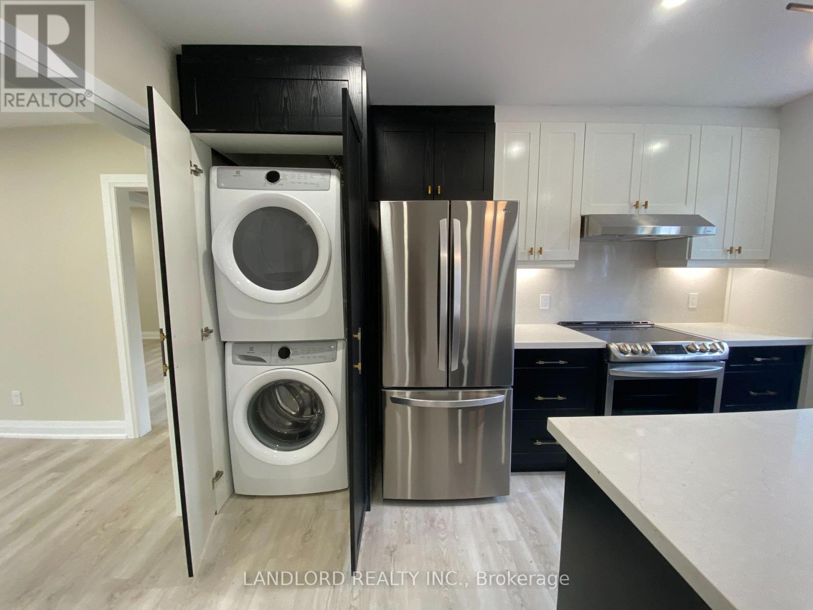 9 - 2520 Bloor Street W, Toronto, Ontario  M6S 1R8 - Photo 6 - W12540908