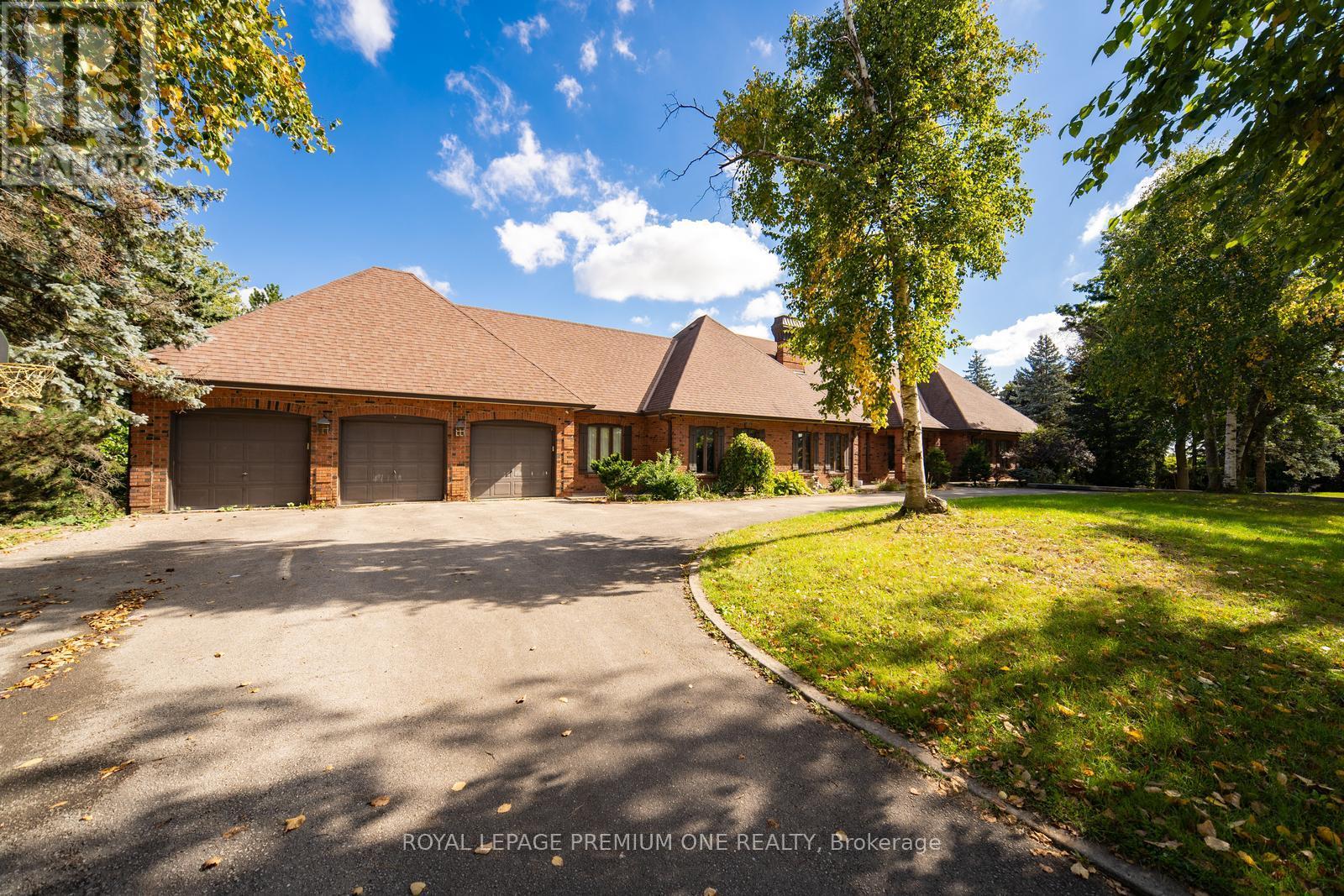 8 BEAMISH COURT, Brampton, Ontario