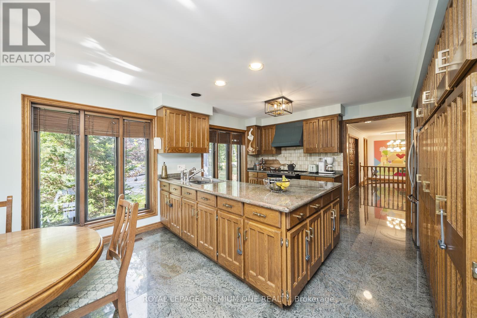 8 Beamish Court, Brampton, Ontario  L6P 0X8 - Photo 11 - W12540976