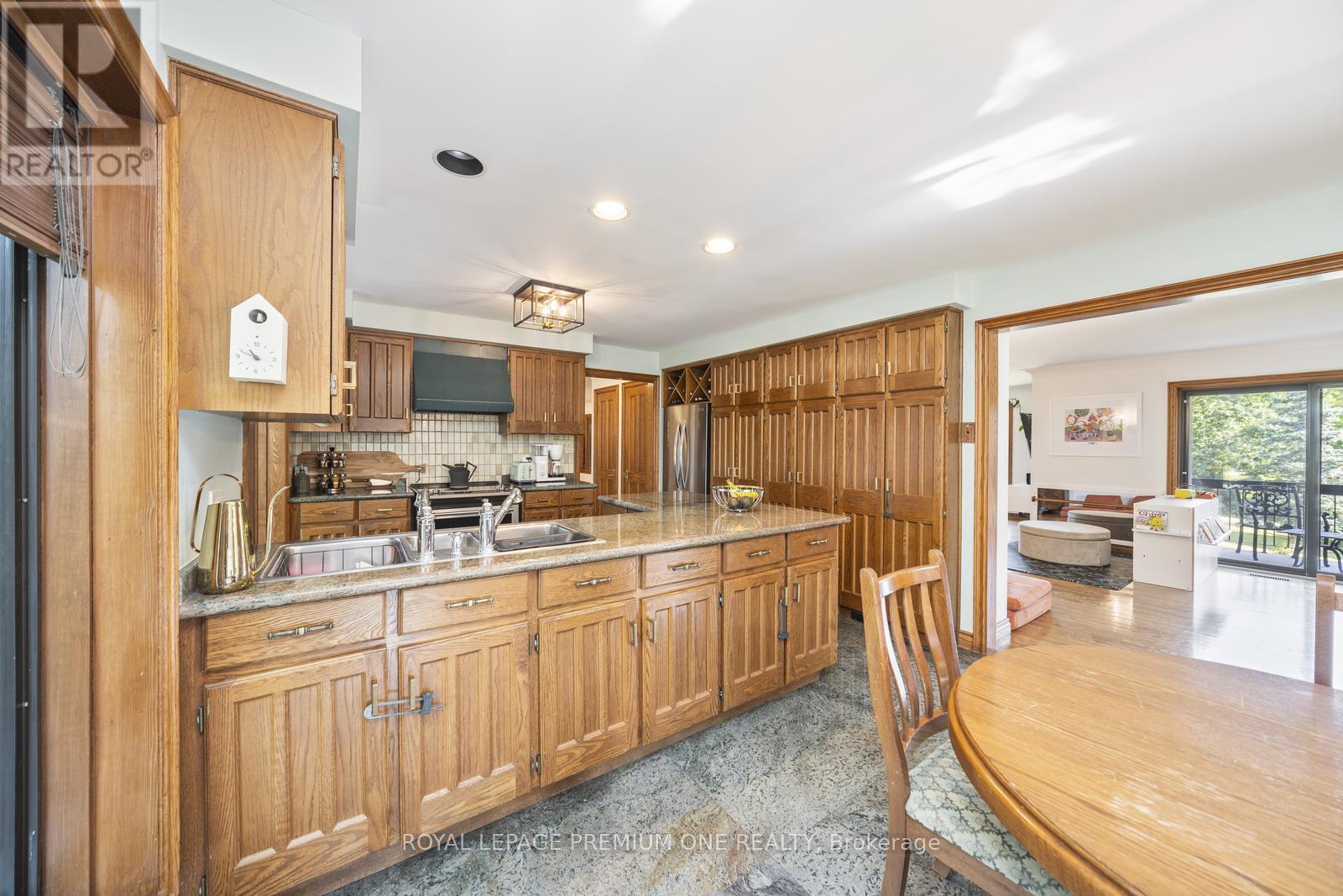 8 Beamish Court, Brampton, Ontario  L6P 0X8 - Photo 12 - W12540976