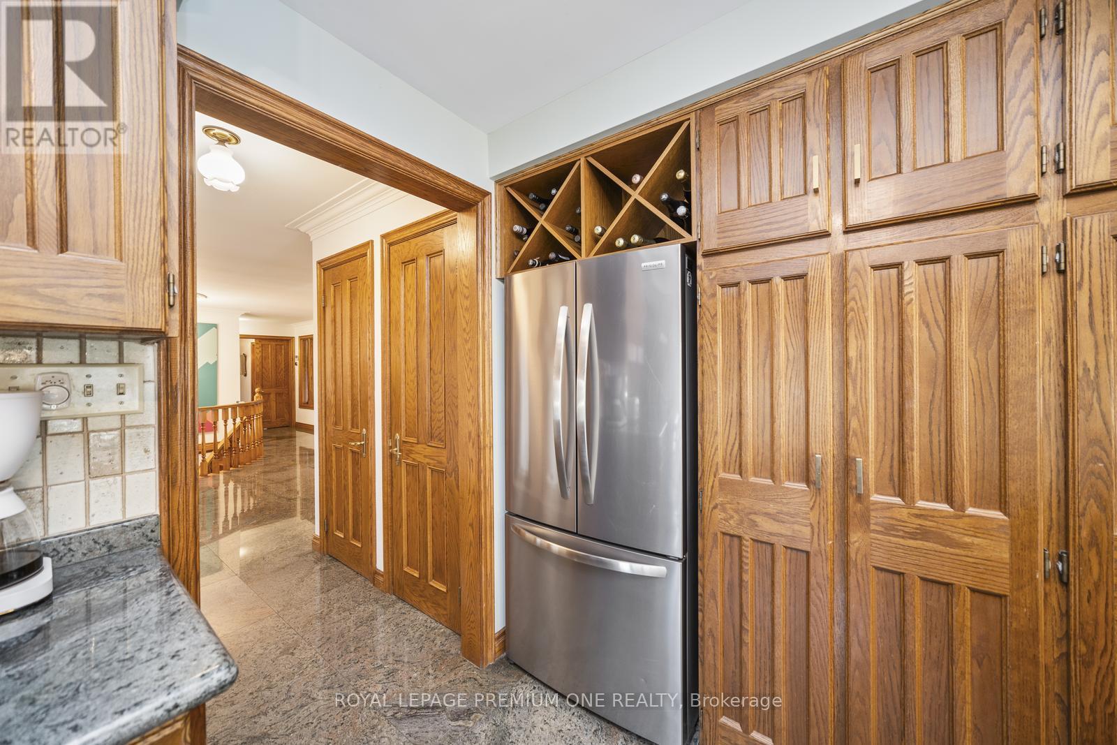 8 Beamish Court, Brampton, Ontario  L6P 0X8 - Photo 15 - W12540976