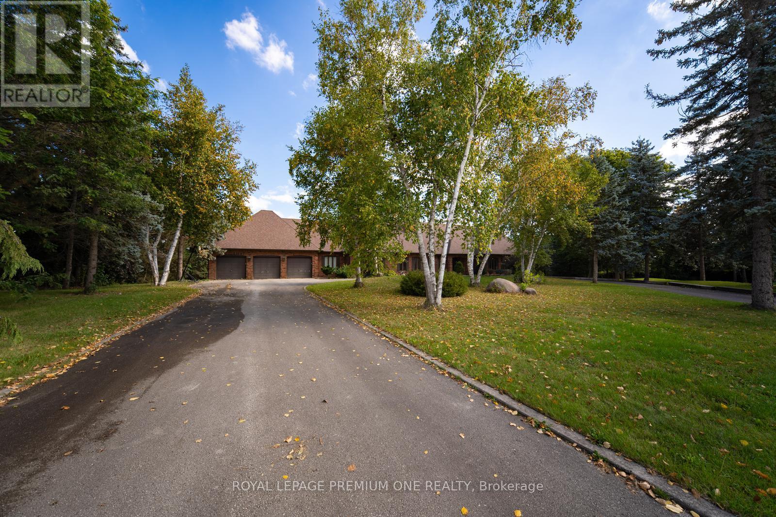 8 Beamish Court, Brampton, Ontario  L6P 0X8 - Photo 3 - W12540976