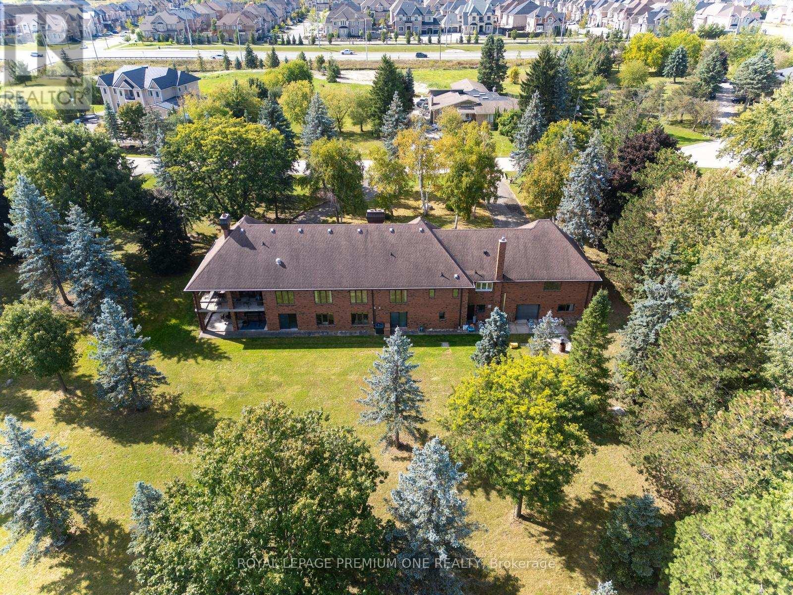 8 Beamish Court, Brampton, Ontario  L6P 0X8 - Photo 32 - W12540976