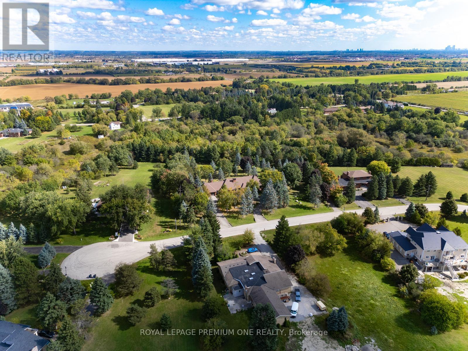 8 Beamish Court, Brampton, Ontario  L6P 0X8 - Photo 35 - W12540976