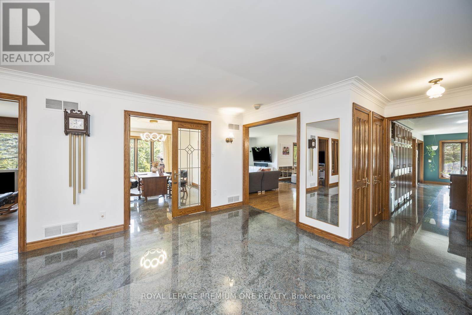 8 Beamish Court, Brampton, Ontario  L6P 0X8 - Photo 6 - W12540976