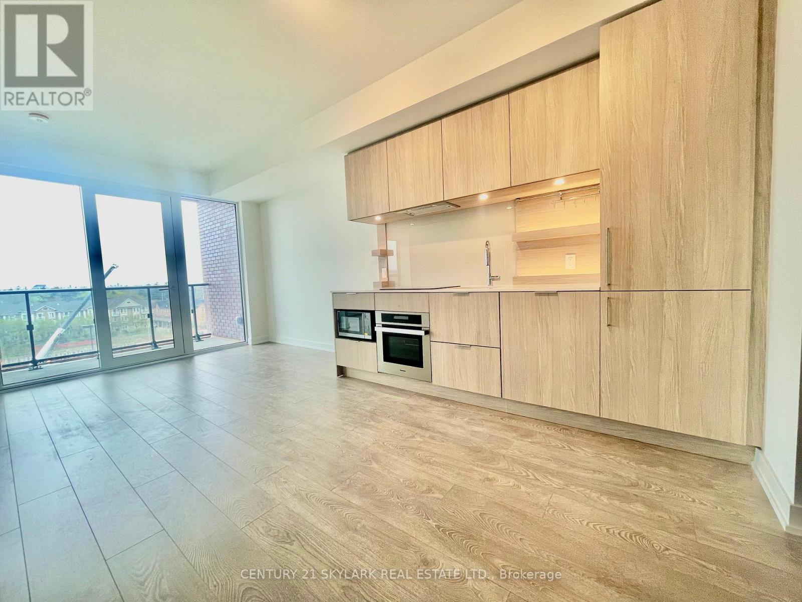 522 - 28 Ann Street, Mississauga, Ontario  L5G 3E1 - Photo 2 - W12540984