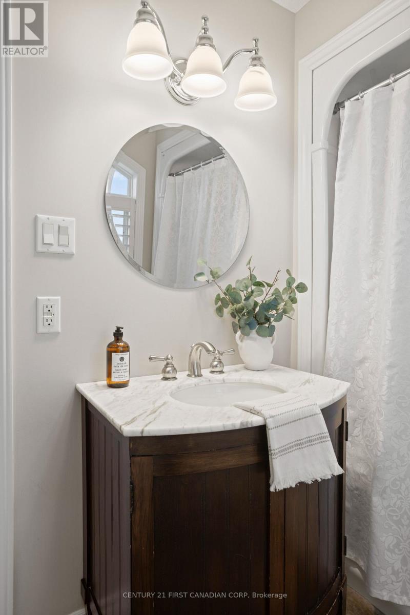 792 Redtail Trail, London North, Ontario  N6H 5X3 - Photo 33 - X12541056