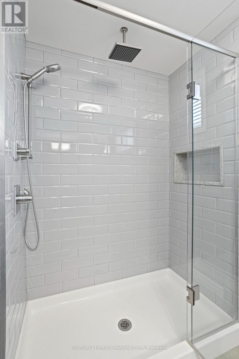 792 Redtail Trail, London North, Ontario  N6H 5X3 - Photo 39 - X12541056