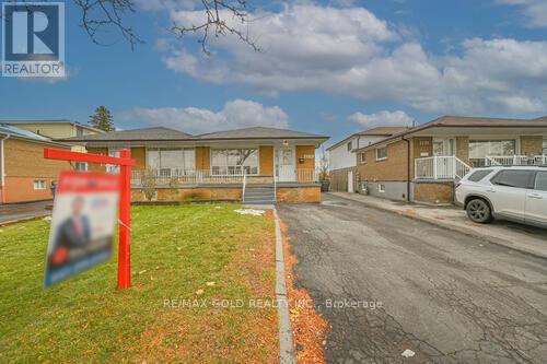 3274 Clara Drive, Mississauga, Ontario  L4T 2C7 - Photo 3 - W12528938