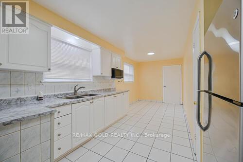 3274 Clara Drive, Mississauga, Ontario  L4T 2C7 - Photo 18 - W12528938