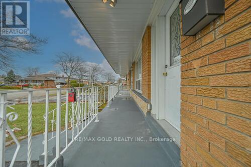 3274 Clara Drive, Mississauga, Ontario  L4T 2C7 - Photo 6 - W12528938