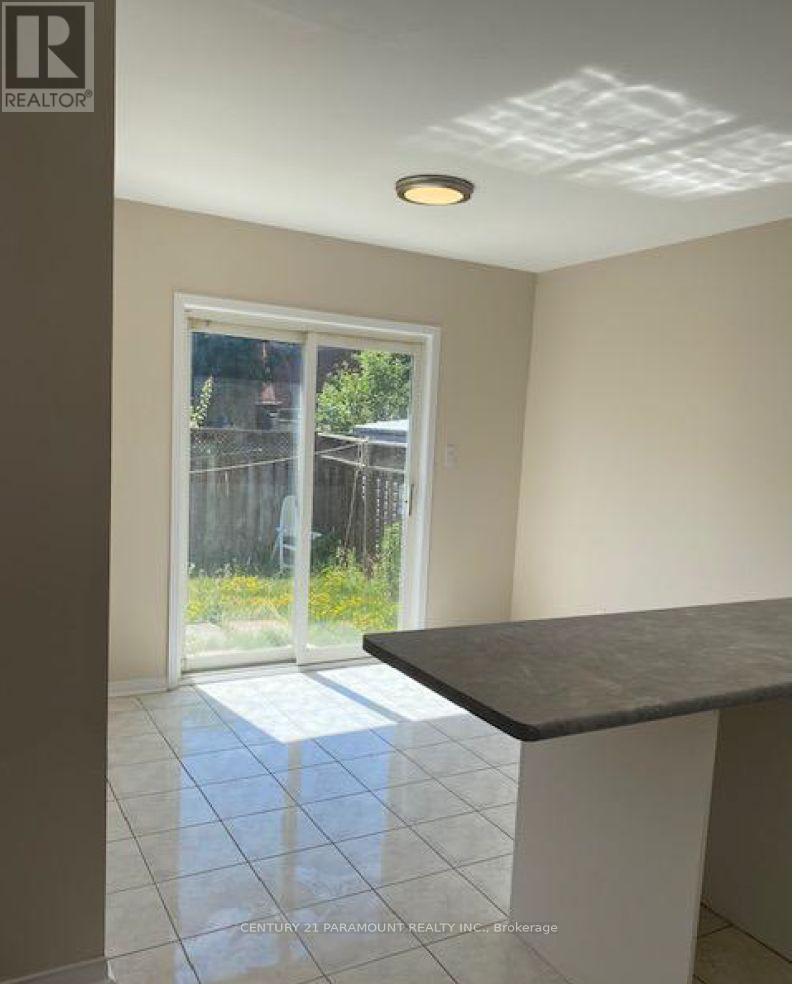 Upper - 23 Sunnybrook Crescent, Brampton, Ontario  L7A 2K2 - Photo 5 - W12539030