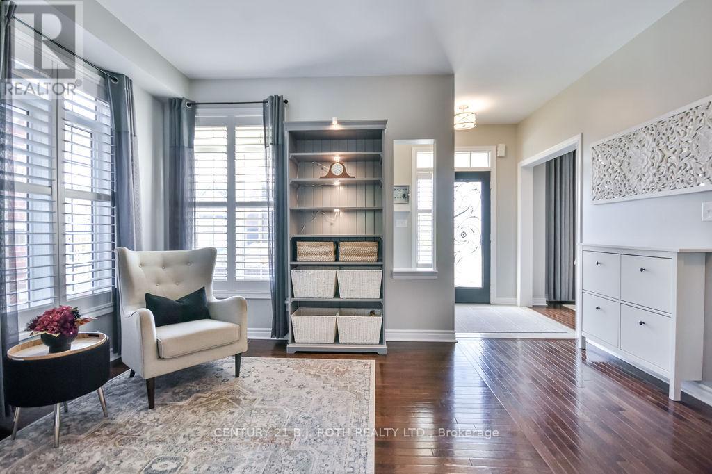 63 The Queensway, Barrie, Ontario  L4M 7J3 - Photo 4 - S12453495