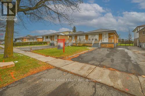 3274 Clara Drive, Mississauga, Ontario  L4T 2C7 - Photo 4 - W12528938