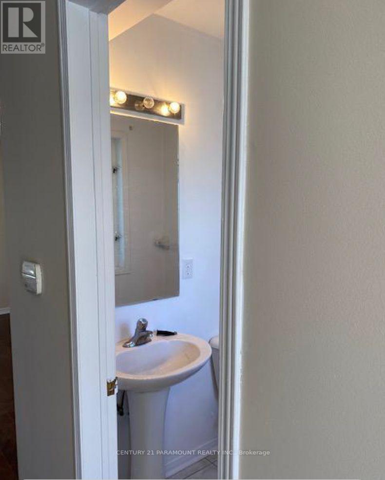 Upper - 23 Sunnybrook Crescent, Brampton, Ontario  L7A 2K2 - Photo 7 - W12539030