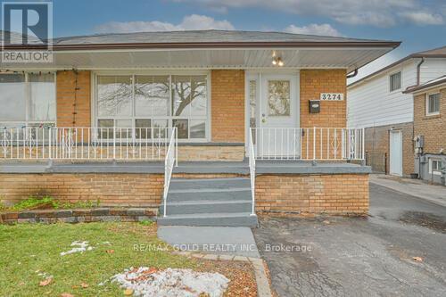 3274 Clara Drive, Mississauga, Ontario  L4T 2C7 - Photo 5 - W12528938