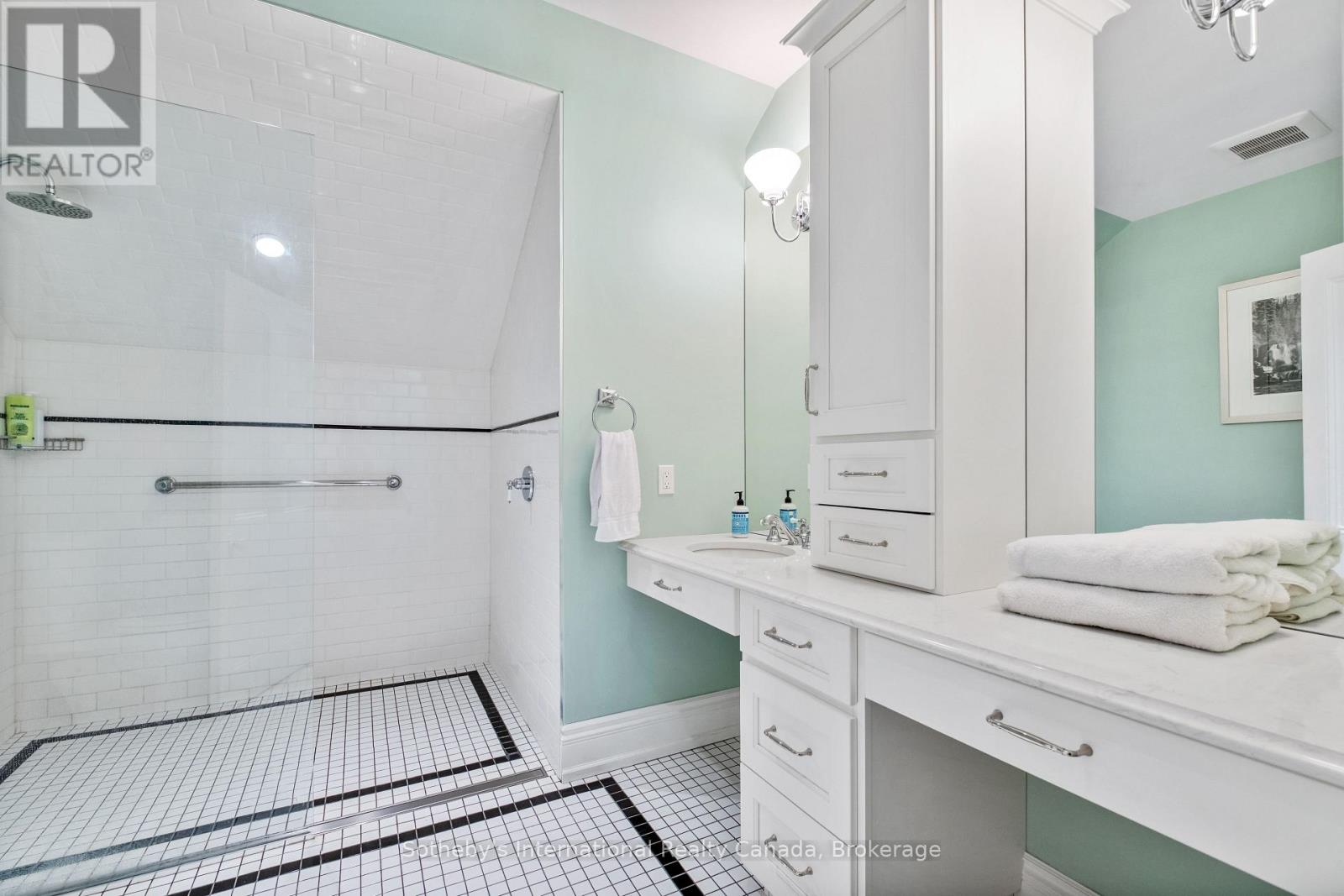 194 Grand River Street N, Brant, Ontario  N3L 2N3 - Photo 33 - X12541082