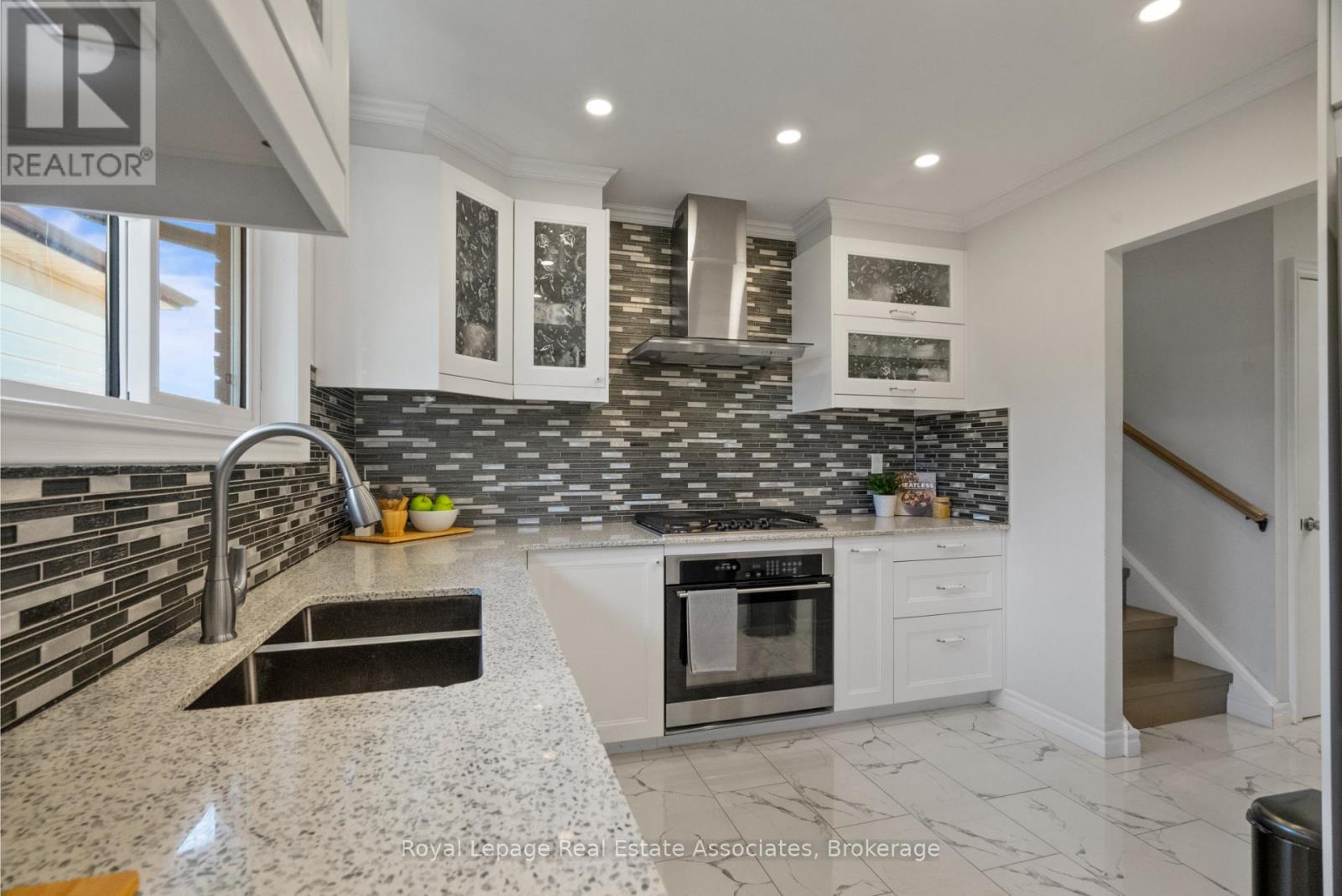 116 Boston Crescent, Hamilton, Ontario  L8T 4N2 - Photo 5 - X12540752