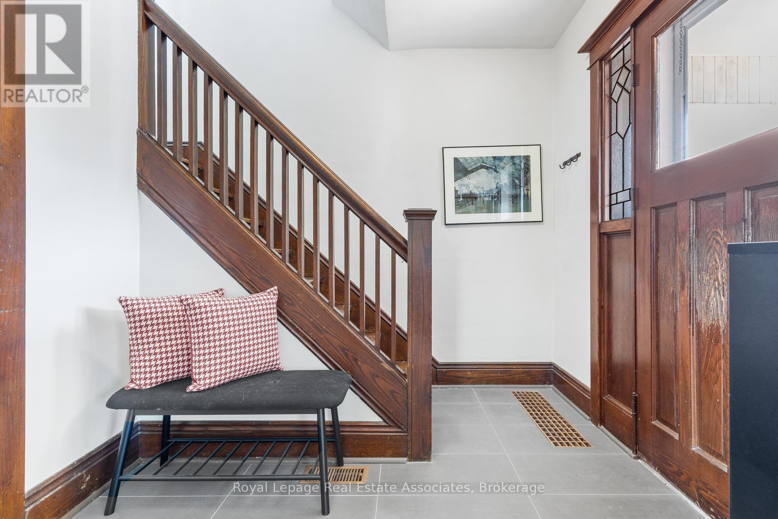 263 Houghton Avenue S, Hamilton, Ontario  L8K 2N4 - Photo 6 - X12491038