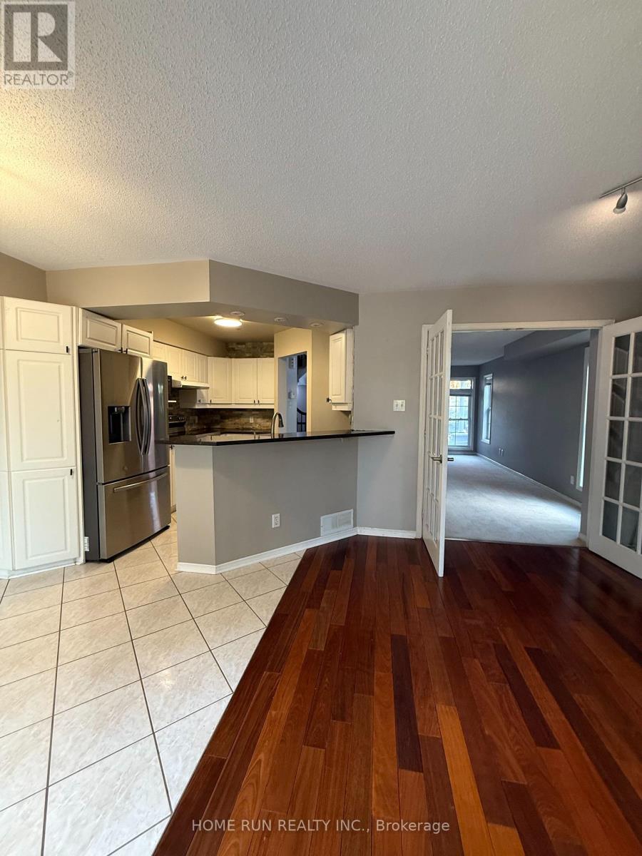 149 Hemlo Crescent, Ottawa, Ontario K2T 1E4 - Photo 2 - X12472704