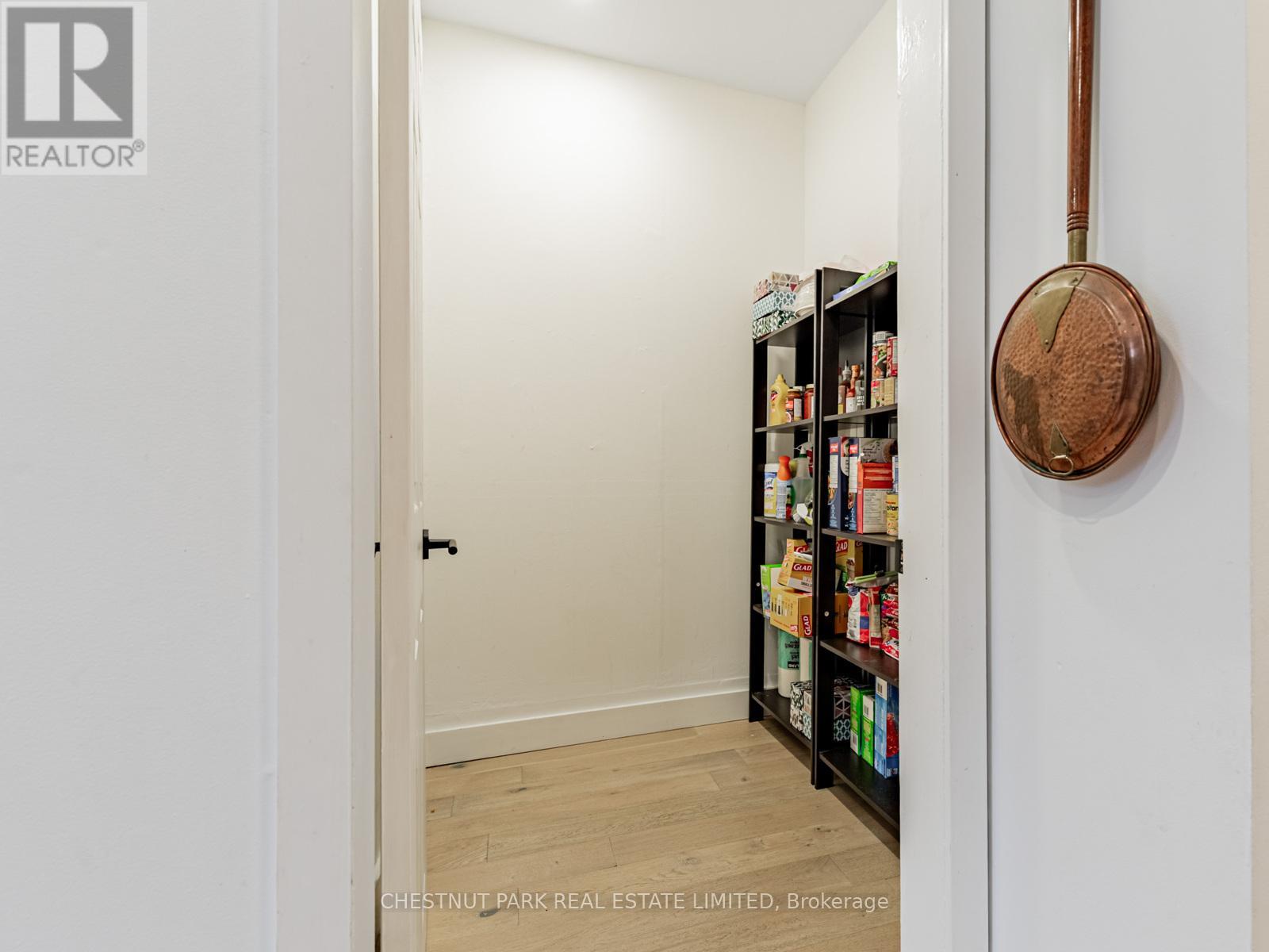 183 Locksley Avenue, Toronto, Ontario  M6B 3N8 - Photo 15 - W12533102