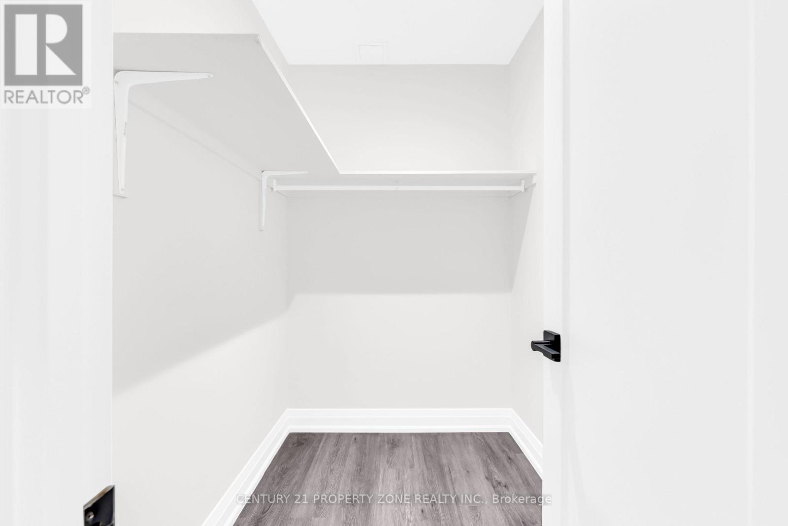 8885 Heritage Road, Brampton, Ontario  L6Y 6K4 - Photo 10 - W12539532