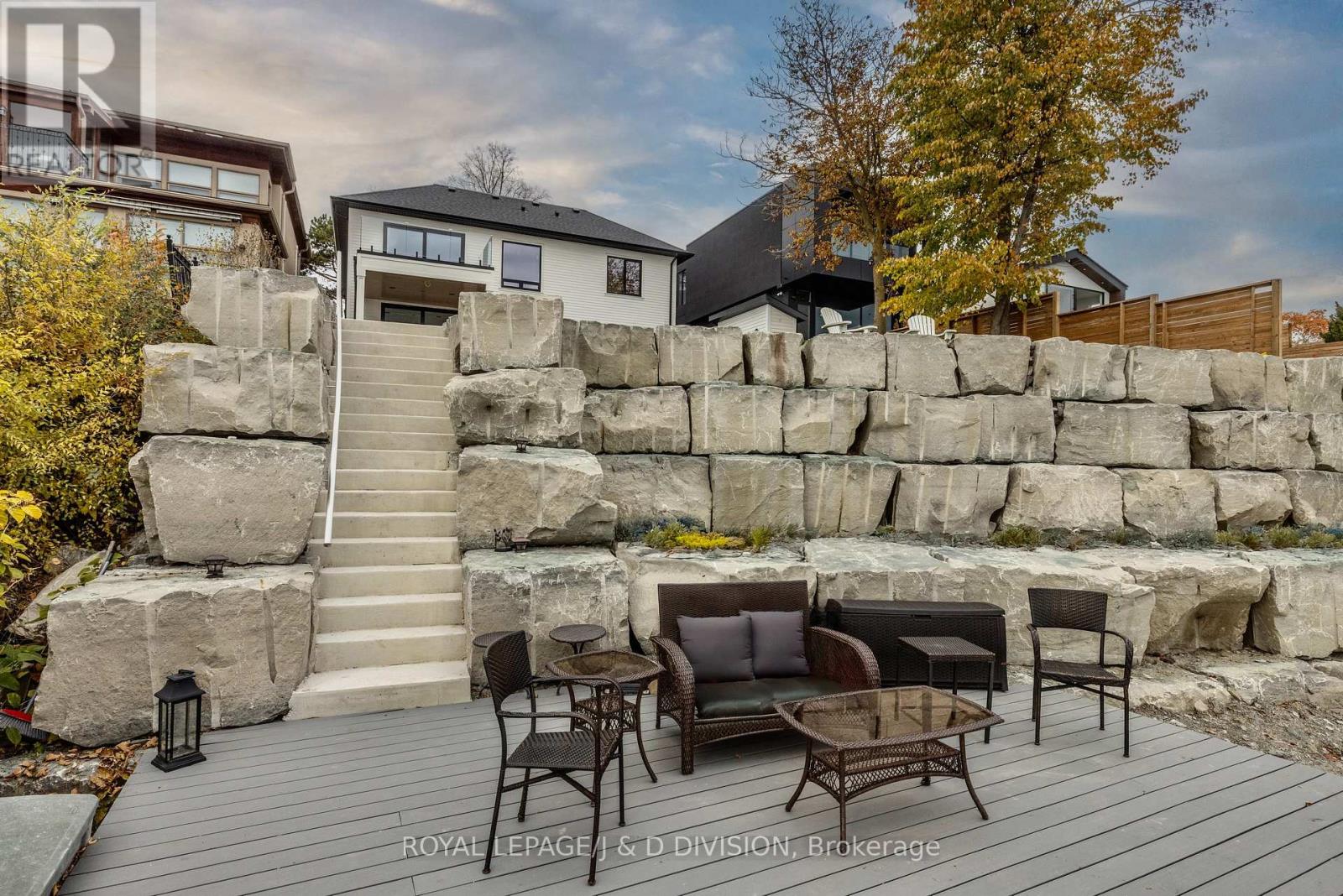 99 Lake Promenade, Toronto, Ontario  M8W 1A2 - Photo 10 - W12538034