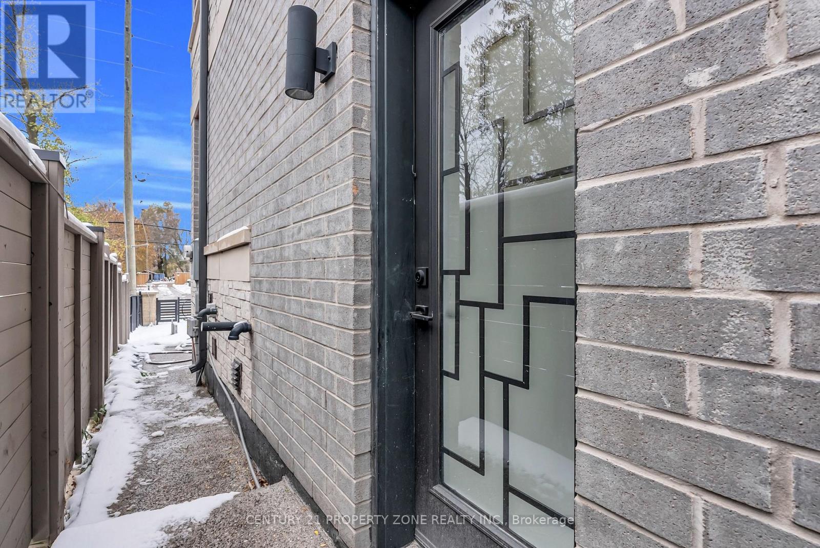 8885 Heritage Road, Brampton, Ontario  L6Y 6K4 - Photo 2 - W12539532