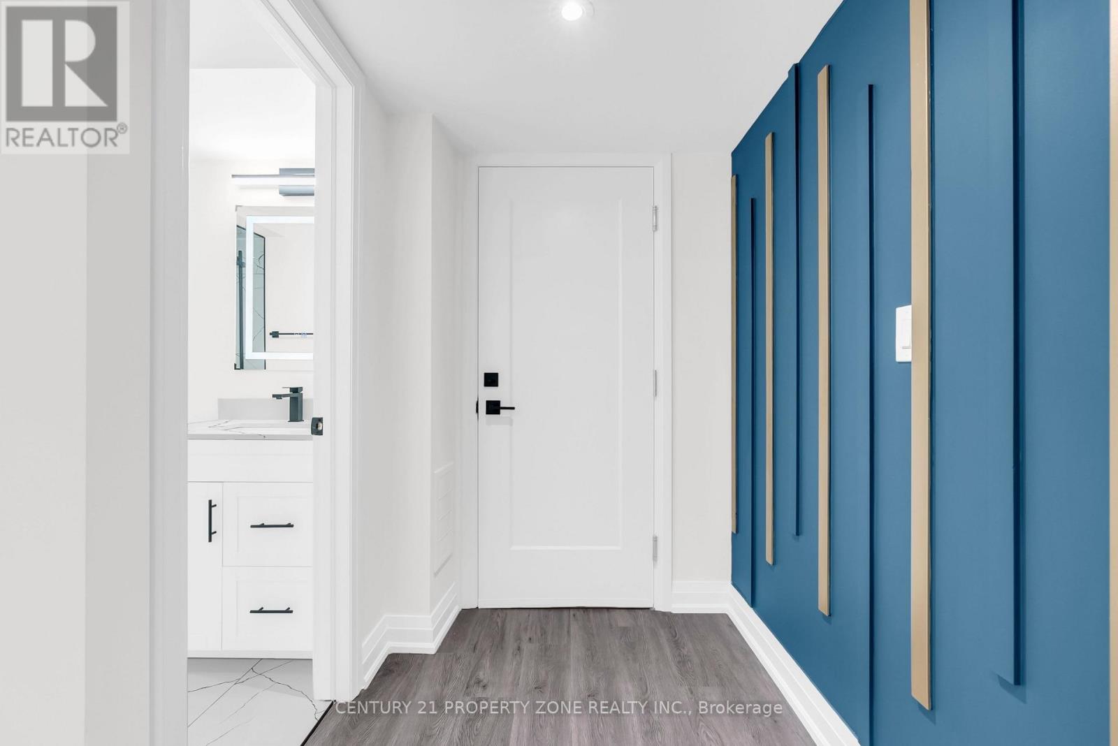 8885 Heritage Road, Brampton, Ontario  L6Y 6K4 - Photo 4 - W12539532