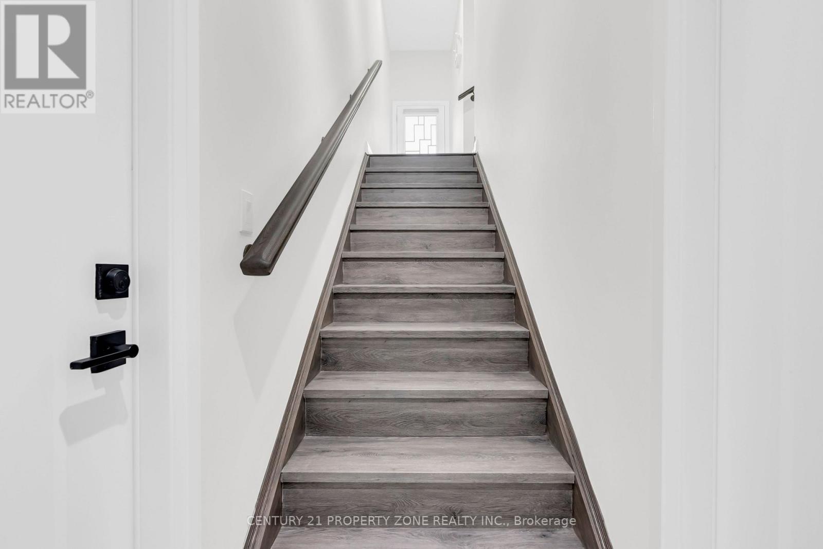 8885 Heritage Road, Brampton, Ontario  L6Y 6K4 - Photo 3 - W12539532