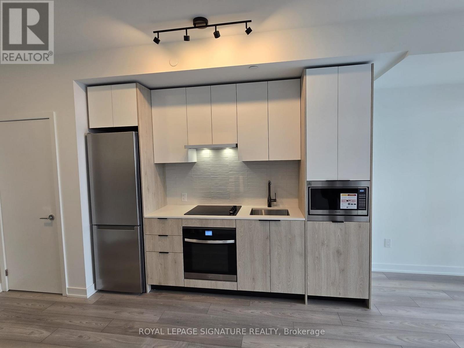 722 - 1007 The Queensway, Toronto, Ontario  M8Z 6C7 - Photo 7 - W12540570