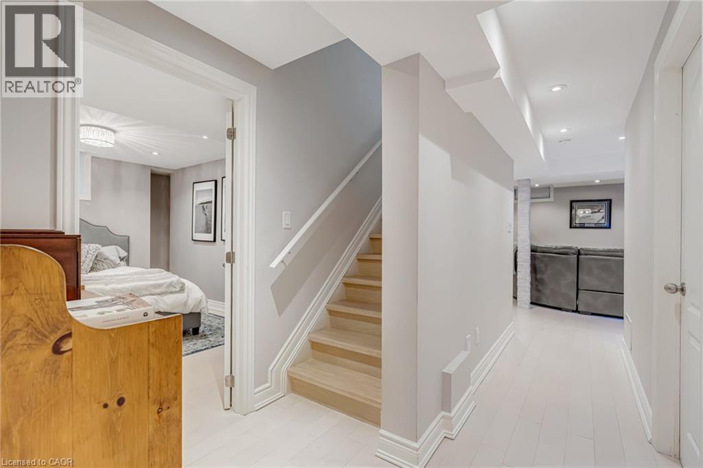 8 Keewaydin Street, Waterdown, Ontario L8B 0K1 - Photo 31 - 40787419