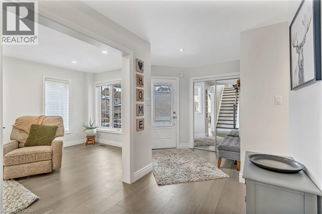 8 Keewaydin Street, Waterdown, Ontario L8B 0K1 - Photo 5 - 40787419