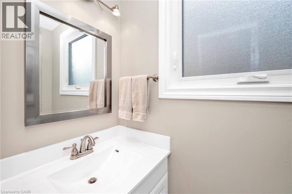 2209 Leominster Drive, Burlington, Ontario  L7P 3W8 - Photo 12 - 40786840