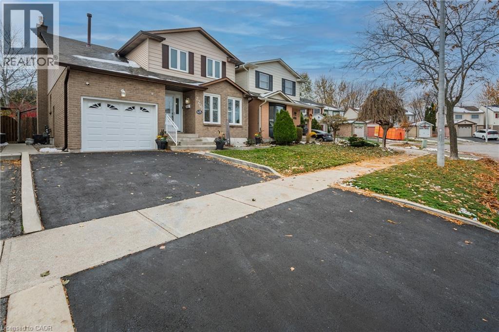 2209 Leominster Drive, Burlington, Ontario  L7P 3W8 - Photo 2 - 40786840