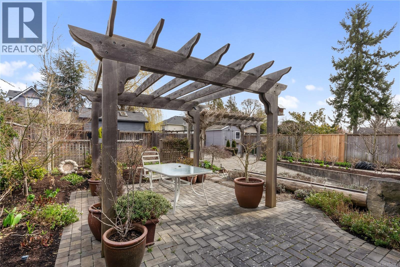 2443 Florence St, Oak Bay, British Columbia  V8R 5E7 - Photo 45 - 1020381