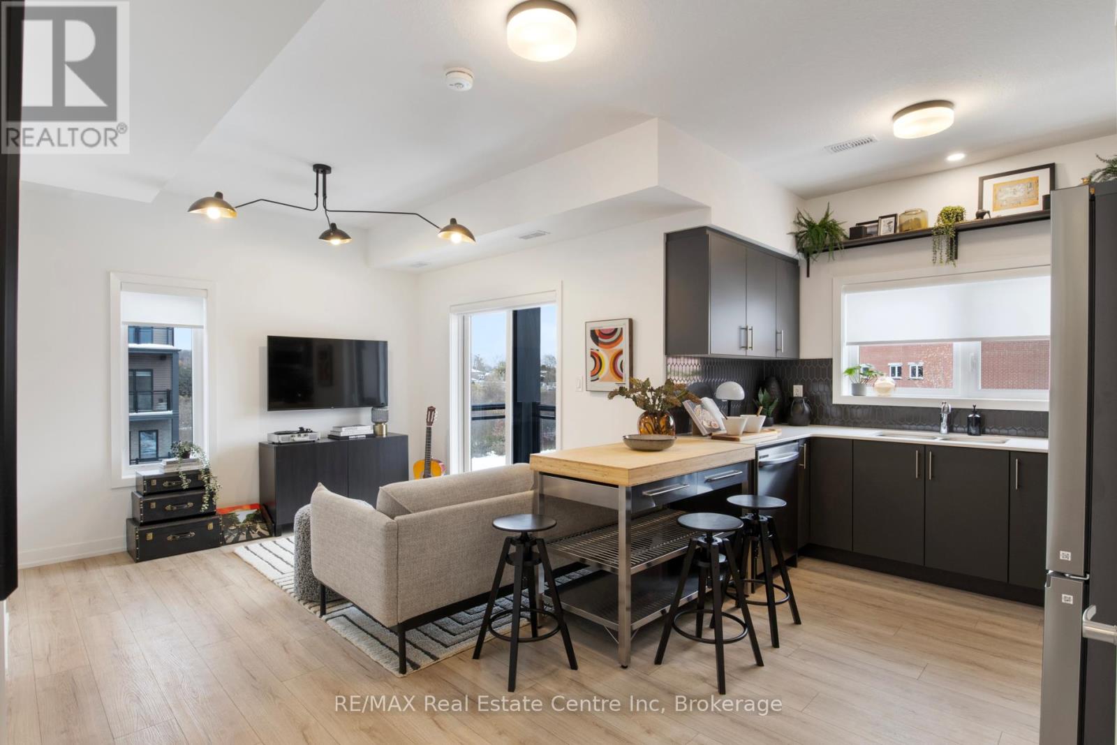 8 - 940 St.david Street N, Centre Wellington, Ontario N1M 2W3 - Photo 5 - X12541114