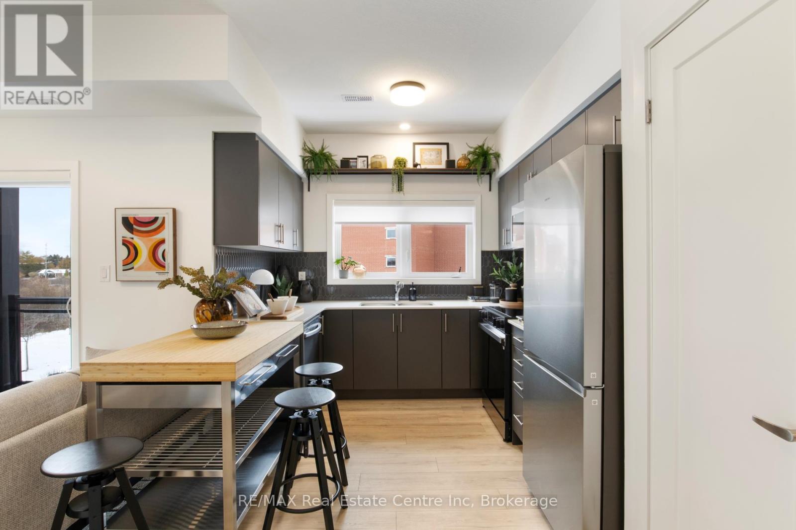 8 - 940 St.david Street N, Centre Wellington, Ontario N1M 2W3 - Photo 6 - X12541114