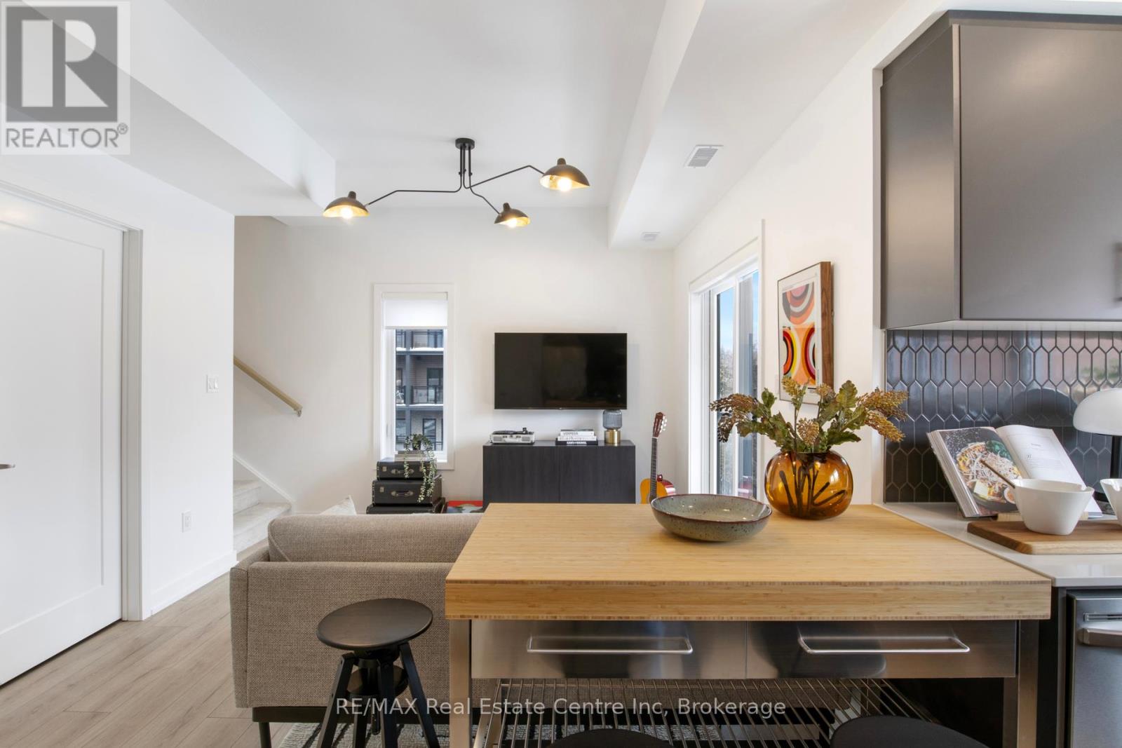 8 - 940 St.david Street N, Centre Wellington, Ontario N1M 2W3 - Photo 8 - X12541114