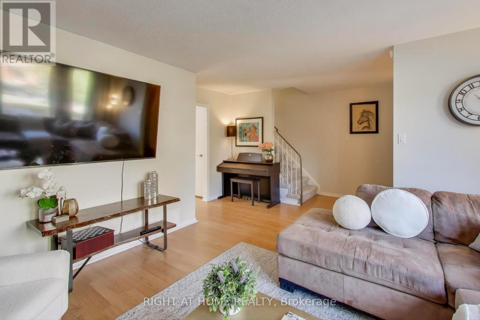 408 Camelot Court, Oshawa, Ontario L1G 6P7 - Photo 5 - E12539462