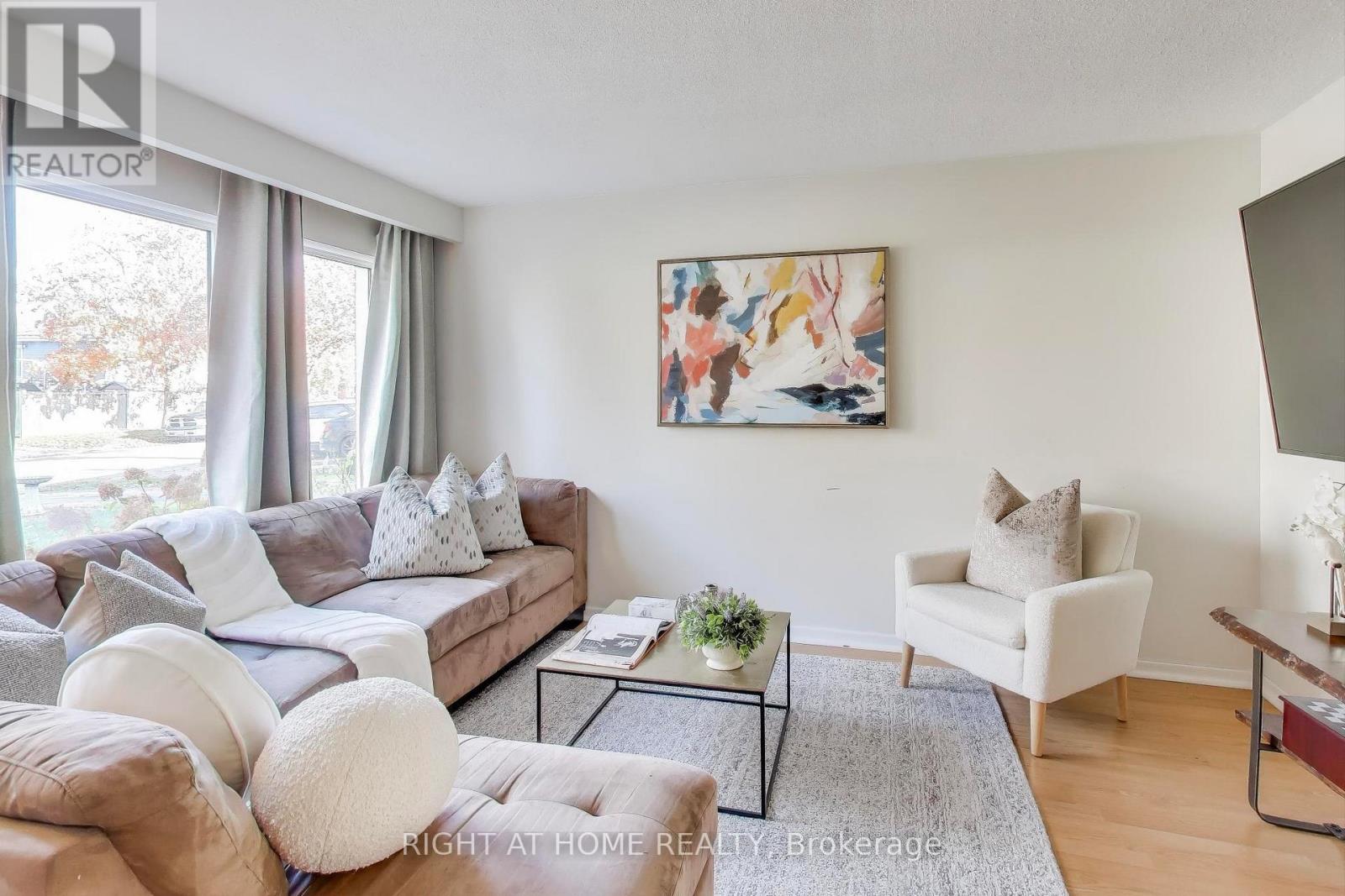 408 Camelot Court, Oshawa, Ontario L1G 6P7 - Photo 3 - E12539462